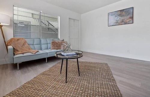 Highland Garden Apartment | 1 Bedroom 632108 by Houzlet