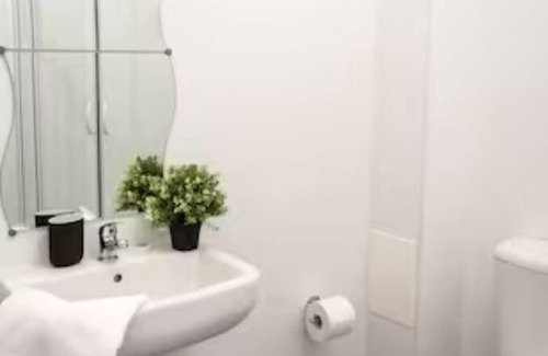 Leamington Spa Apartment | 1 Bedroom Apt Leamington Spa Golden
