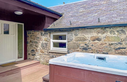 Clova Ski Chalet | 1 bedroom accommodation in Nr Kirriemuir