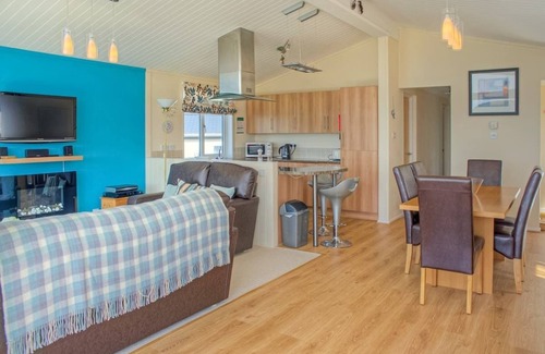 Tan-y-groes Ski Chalet | 1 bedroom accommodation in Tresaith Beach, Cardigan, Ceredigion
