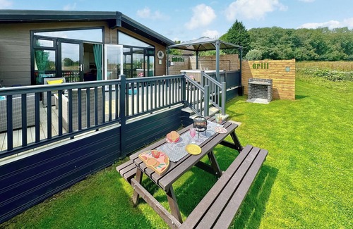 Raywell Ski Chalet | 1 bedroom accommodation in Raywell, Beverley