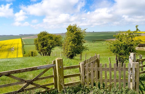 Folkton Cottage | 1 bedroom accommodation in Flixton, near Filey