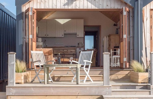 Cowes Cabin | 1 bedroom accommodation in Cowes