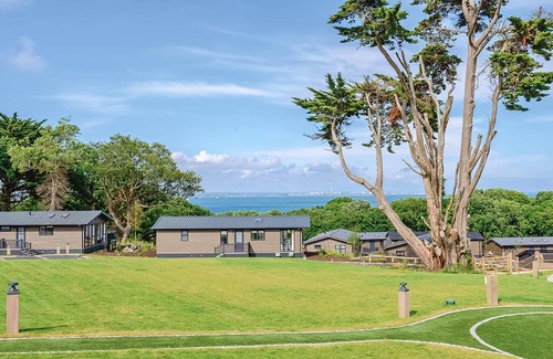 Ryde Ski Chalet | 1 bedroom accommodation in Wootton Bridge, Nr Cowes