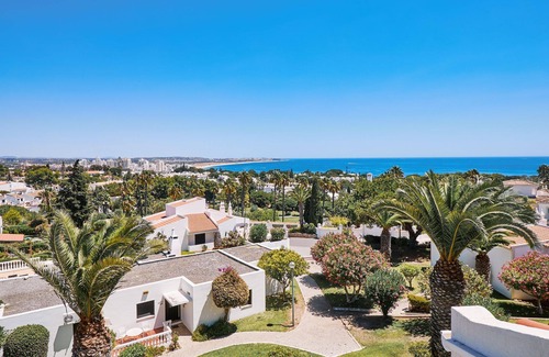 Alporchinhos Apartment | 1 bedroom apartment Carina with beautiful sea views