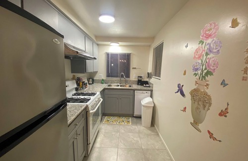 Alhambra Apartment | 1-bedroom apartment with WiFi, AC/pet family friendly/private parking