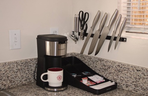 Alhambra Apartment | 1-bedroom apartment with WiFi, AC/pet family friendly/private parking