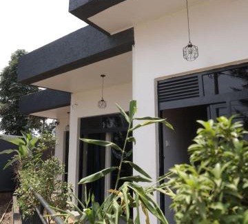 Kigali Apartment | 1 Bedroom Apt Close to City Centre ,Parking, Netflix, Fast WiFi Suite #5