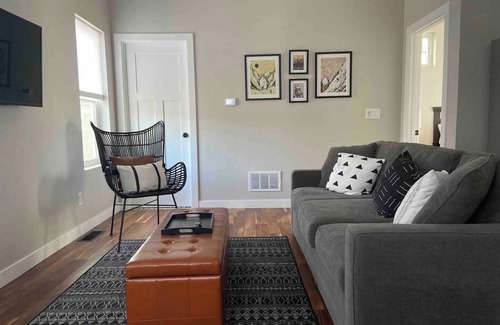 City Park West Apartment | 1 Bedroom Apt, Full Kitchen, private unit in City Park!
