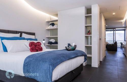 City West Apartment | 1 Bedroom Apt With Parking Walk to ANU