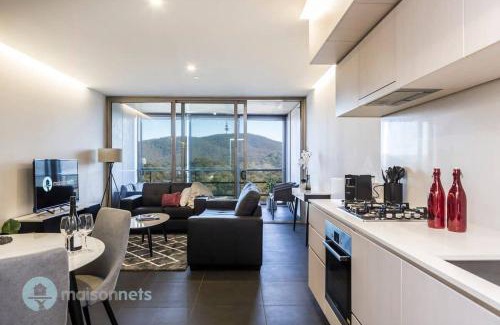City West Apartment | 1 Bedroom Apt With Parking Walk to ANU