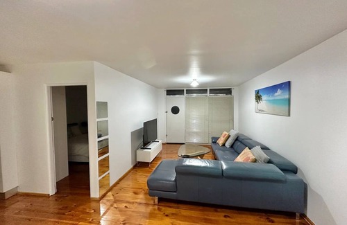 Wollongong CBD Apartment | 1 Bedroom CBD Apartment Queen Bed