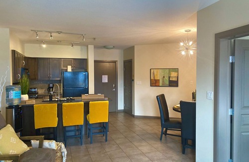 South Pandosy Condo | 1 Bedroom Condo - Amazing Lake and Mountain Views overlooking Pool and Hot Tub!