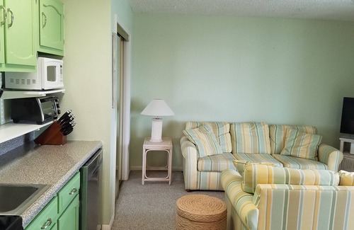 Sea Isle City Condo | 1-bedroom condo in the Sea Islander close to the heart of Sea Isle City!