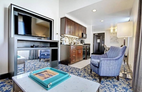Lower Nob Hill Apartment | 1 bedroom deluxe suite at Club Wyndham Canterbury, San Francisco