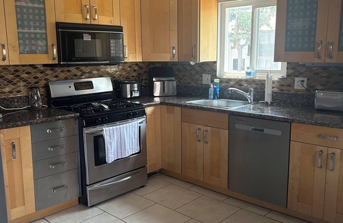 Jefferson Condo | 1 bedroom, for 2, with shared living room, in West LA, pool, hottub