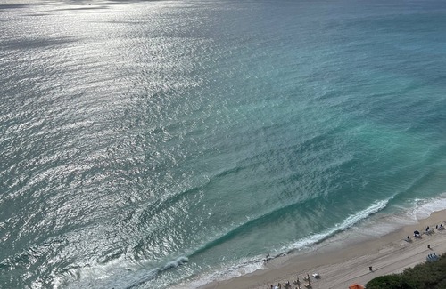 Hutchinson Island South Condo | 1-bedroom ground floor condo steps from ocean and pool at Shuckers Jensen Beach