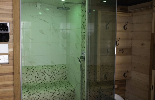 Swanley House | 1 Bedroom Guest House with Steam Room and Sauna