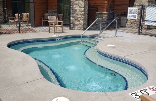 Wisconsin Dells Condo | 1-bedroom guestroom in a resort - short walk to Chula Vista Waterparks