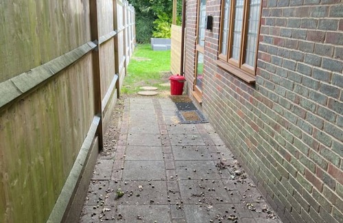 London Borough of Bromley House | 1 Bedroom home with hot tub & private garden