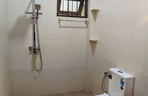 Dalupotha Apartment | 1-Bedroom House with Veranda and Free Parking