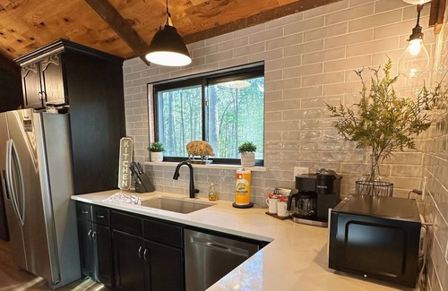 Hochatown Cabin | 1 Bedroom Luxury @ The Safari Park! 2+ nights includes 2 Free Tickets!