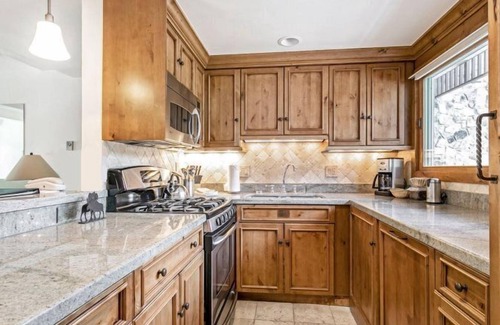 Vail Condo | 1 Bedroom Mountain Vacation Rental in the Heart of Vail Village