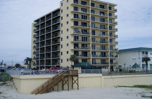 Ocean View Halifax Estates Condo | 1 Bedroom on the Beach next to Sunglow pier - Fall months available