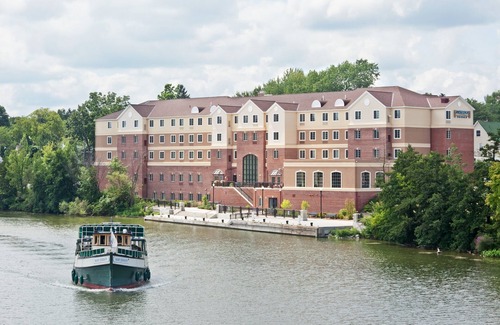 Rochester Condo | 1 Bedroom | Queen Suite Near the River