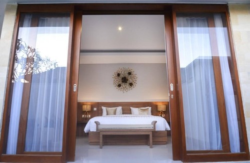 Dewi Sri Resort | 1 Bedroom Romantic Private Pool Villa + H' Decoration + Small H' Cake