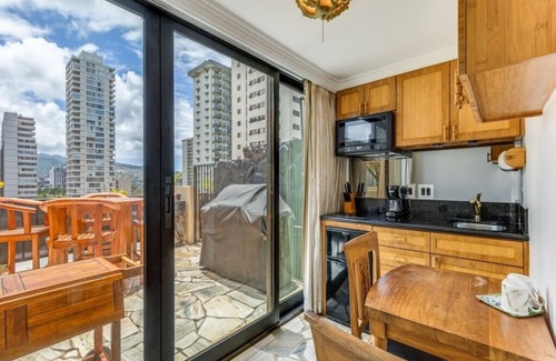 Waikiki Condo | 1 Bedroom Tiki Terrace Suite - Bamboo Waikīkī Hotel #904