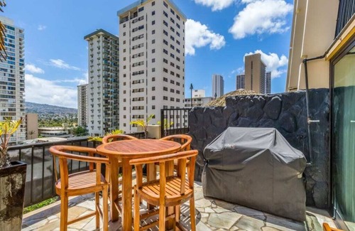 Waikiki Condo | 1 Bedroom Tiki Terrace Suite - Bamboo Waikīkī Hotel #904