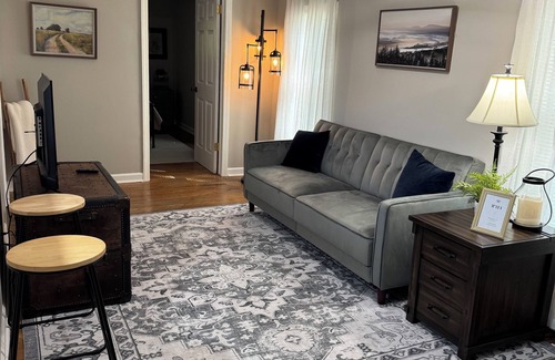 Greeneville Apartment | 1 bedroom Upstairs Downtown Greeneville- Park Place