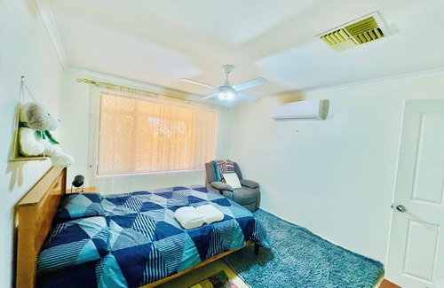 Forest Hill House | 1 Bedroom with Queen Bed and Split AC for your Comfortable Stay in Wagga Wagga