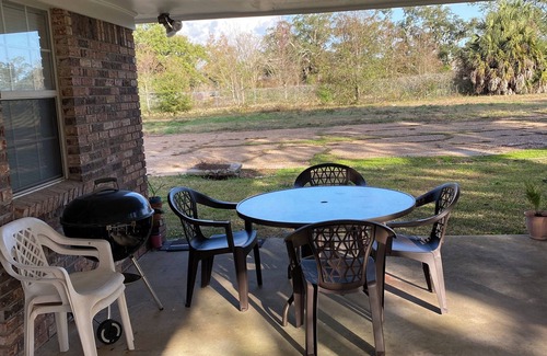 Mississippi City House | 1 block from beach 2-bedroom house in Gulfport with AC, WiFi. Enjoy your stay