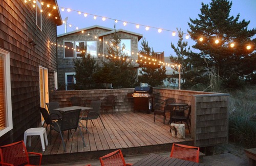 Kiwanda Shores House | 1 Block From Beach, Sleeps 12, Open Plan, Large Deck, Game Room