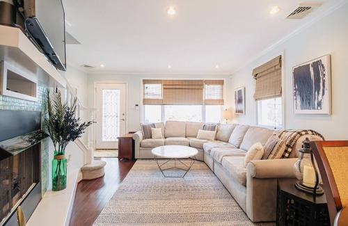 Margate City House | 1 BLOCK TO BEACH & DINING, beautifully updated, park 3 cars!