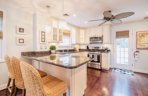 Margate City House | 1 BLOCK TO BEACH & DINING, beautifully updated, park 3 cars!