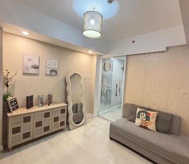 San Fernando Apartment | 1-BR Condo with 4 BEDS, DINING, Karaoke,NETFLIX,YTpremium,GAMES,WIFI,25TH fLoor - Sunrise & Sunset CITY&POOL view , wrap-around BALCONY