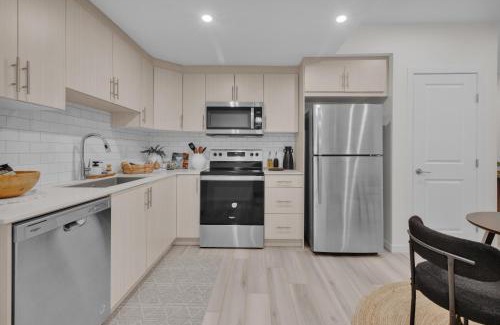 West Edmonton Villa | 1 BR Suite Stylish Coffee Station Stocked sleep 4