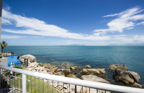 Nelly Bay Apartment | 1 Bright Point Apartment 4202