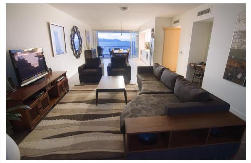 Nelly Bay Apartment | 1 Bright Point Apartment 5201