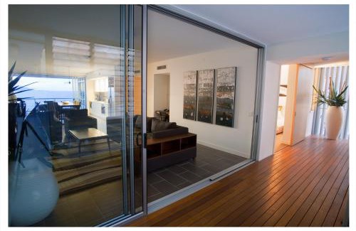 Nelly Bay Apartment | 1 Bright Point Apartment 5201