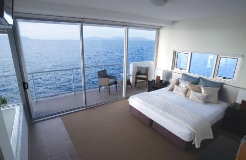 Nelly Bay Apartment | 1 Bright Point Apartment 5201