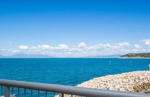 Nelly Bay Apartment | 1 Bright Point Apartment 3303