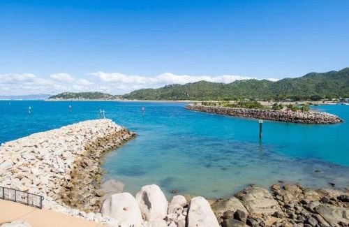 Nelly Bay Apartment | 1 Bright Point Apartment 3303