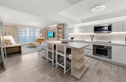 South Beach Resort | 1 Homes Vacation Rentals by LMC