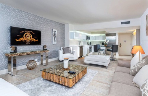 South Beach Resort | 1 Homes Vacation Rentals by LMC
