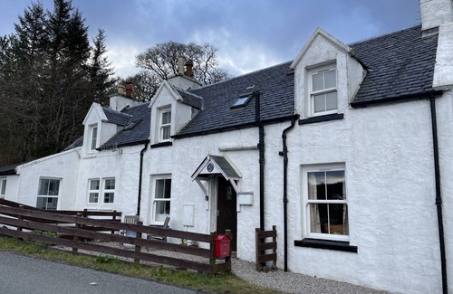 Suladale Cottage | 1 Keepers Cottage, Skeabost Bridge, Isle Of Skye