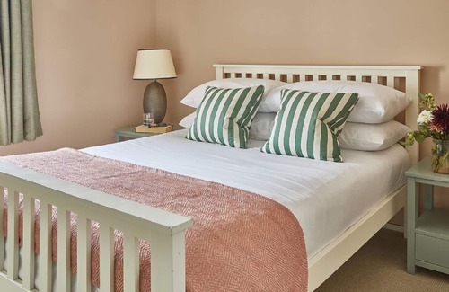 North Barsham Apartment | 1 kingsize, 1 kingsize zip n link can be singles, 3 doubles, 1 twin, 2 travel cots